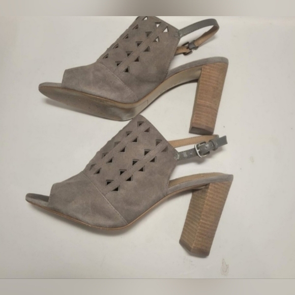 TAHARI SZ 9 Taupe 4" Block Heel Suede Cutout Detailing Open Toe Buckle Slingback - Picture 2 of 12